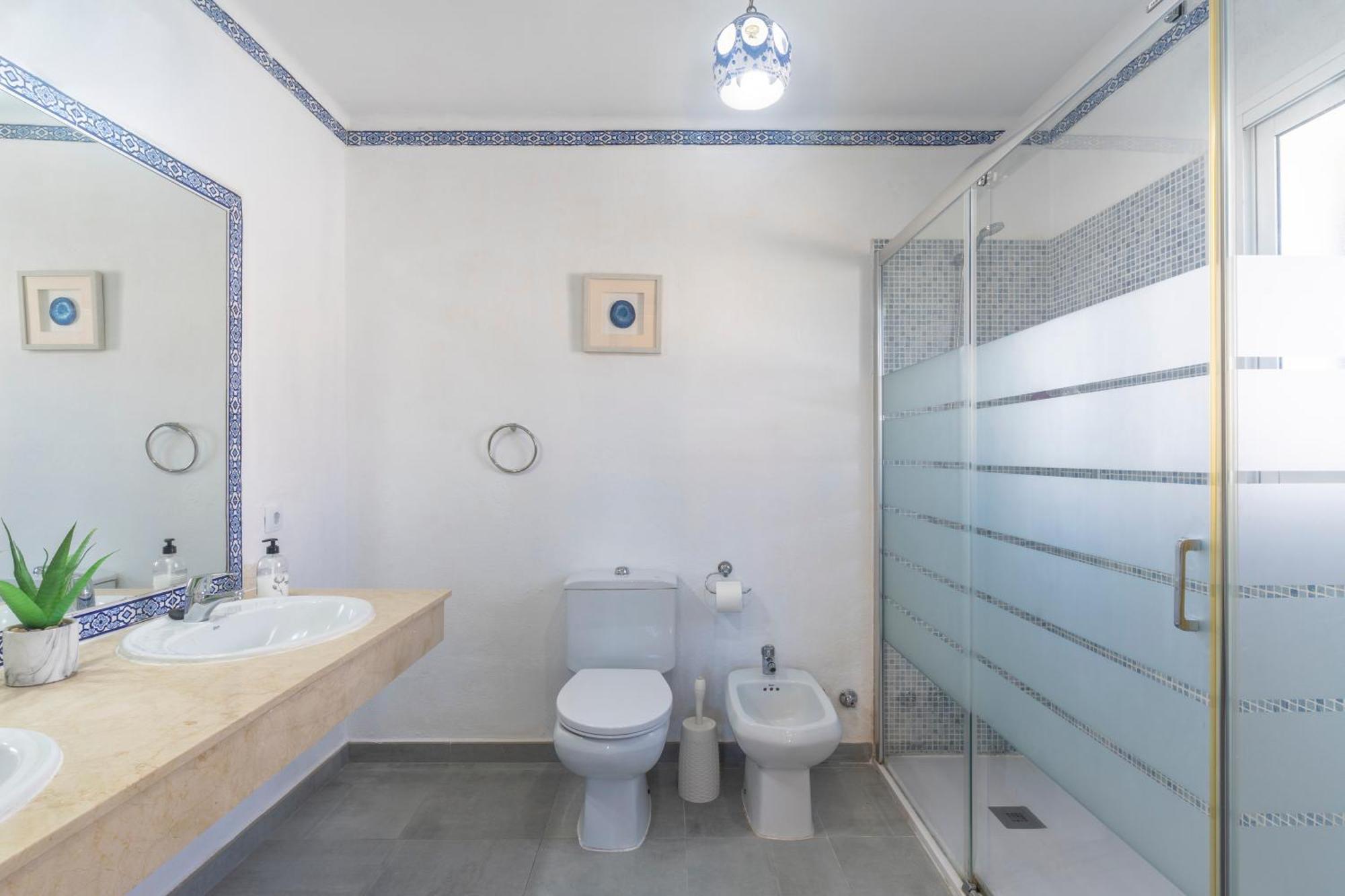 Beautiful 5 Bedroom Villa, Sea Views, Private Pool, Estepona Newly Refurbished Екстер'єр фото